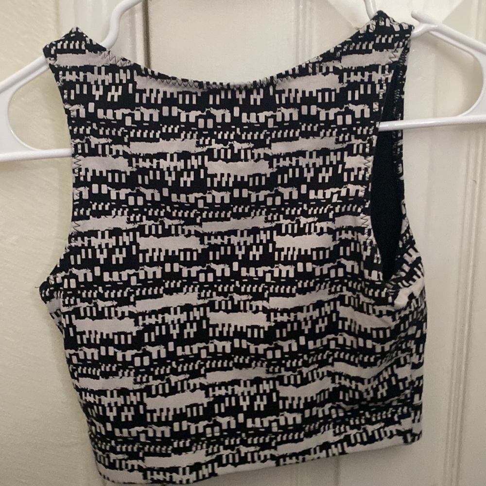 reebok non-padded sports bra - Picture 2 of 4